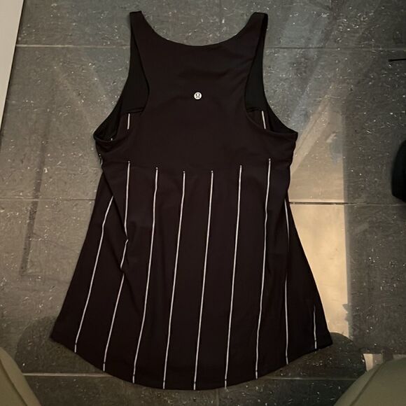 Size 8 Black and White Lululemon Striped Racerback Tank Top - Picture 2 of 3